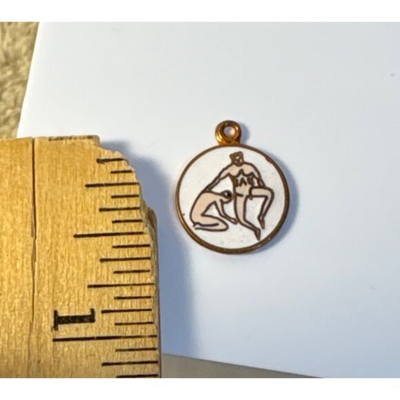 Zodiac Virgo Pendant Charm With White Enamel & Abstract Design Gold Toned Vtg - Picture 4 of 4